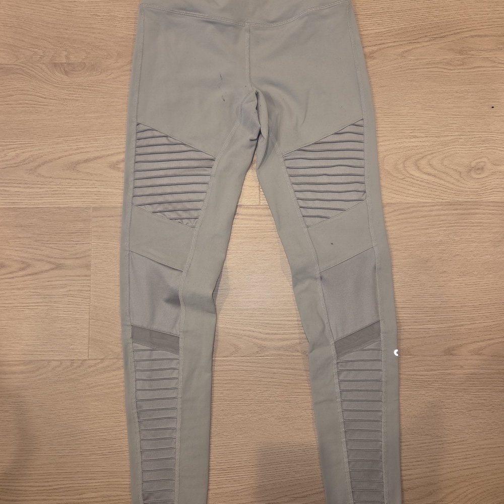 ALO Yoga Light Gray Activewear